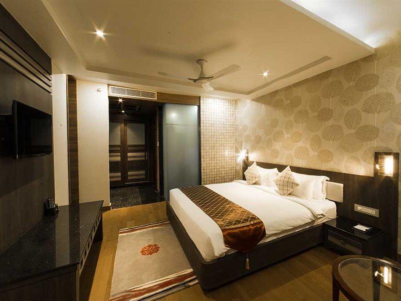 Costa Riviera Hotel Varanasi Exterior foto