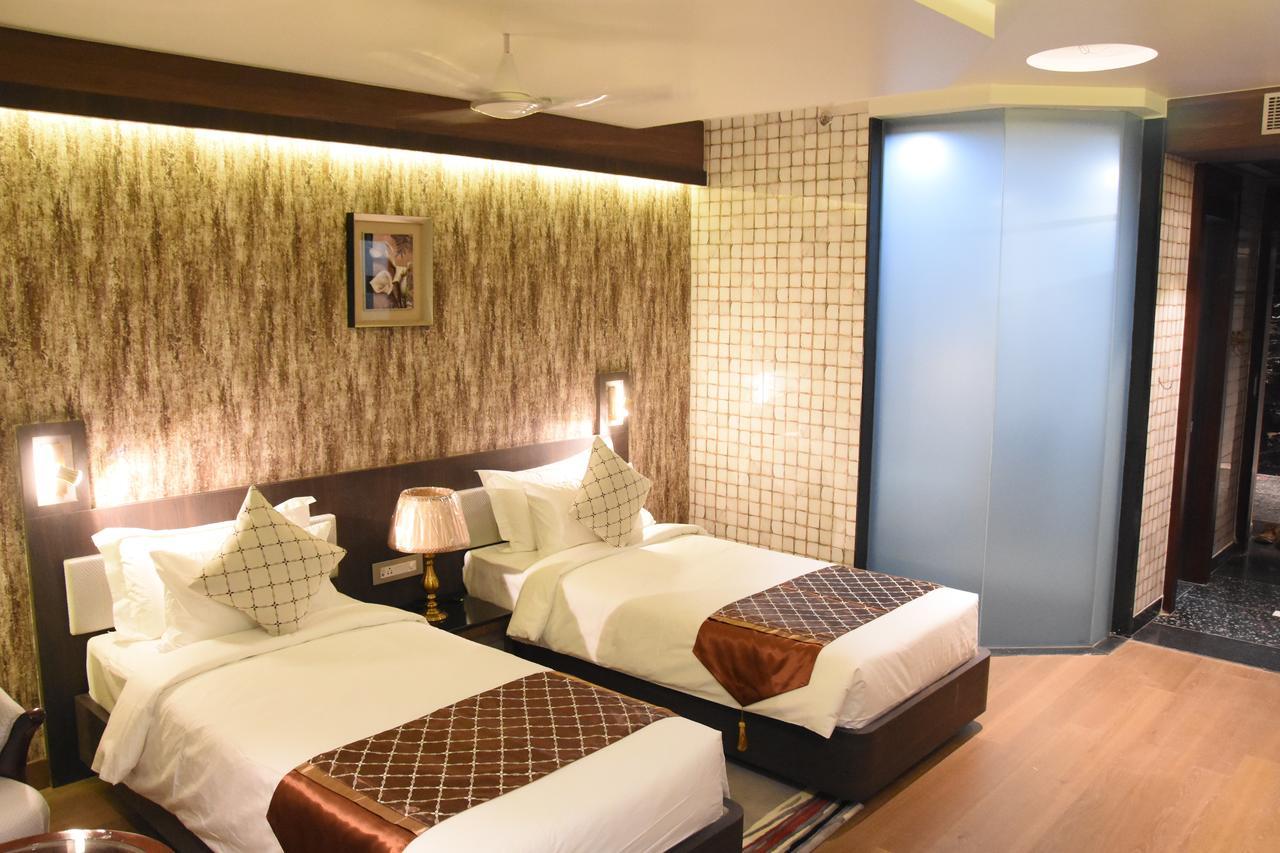 Costa Riviera Hotel Varanasi Exterior foto