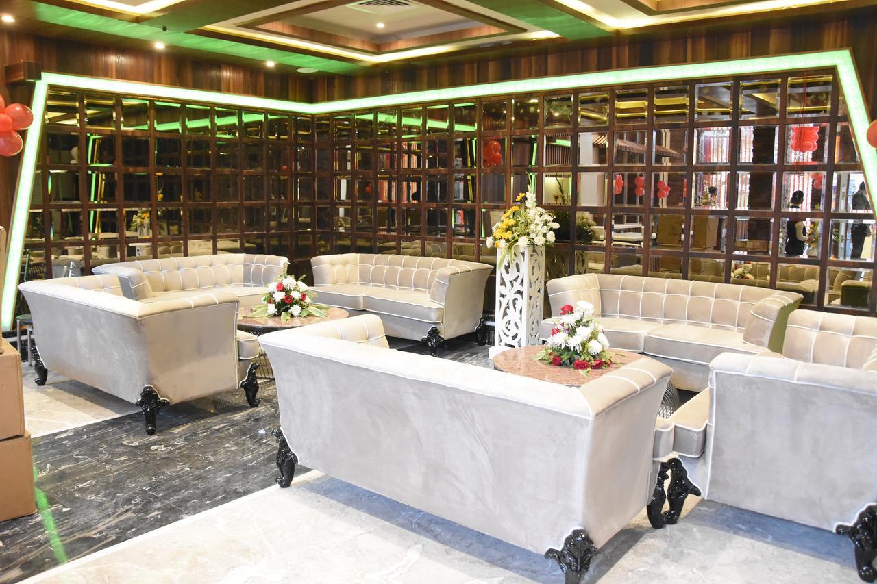 Costa Riviera Hotel Varanasi Exterior foto