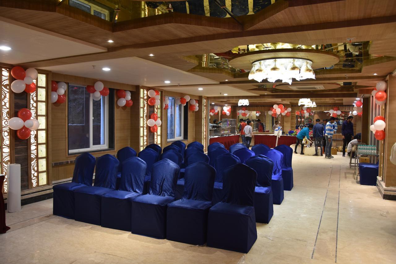 Costa Riviera Hotel Varanasi Exterior foto