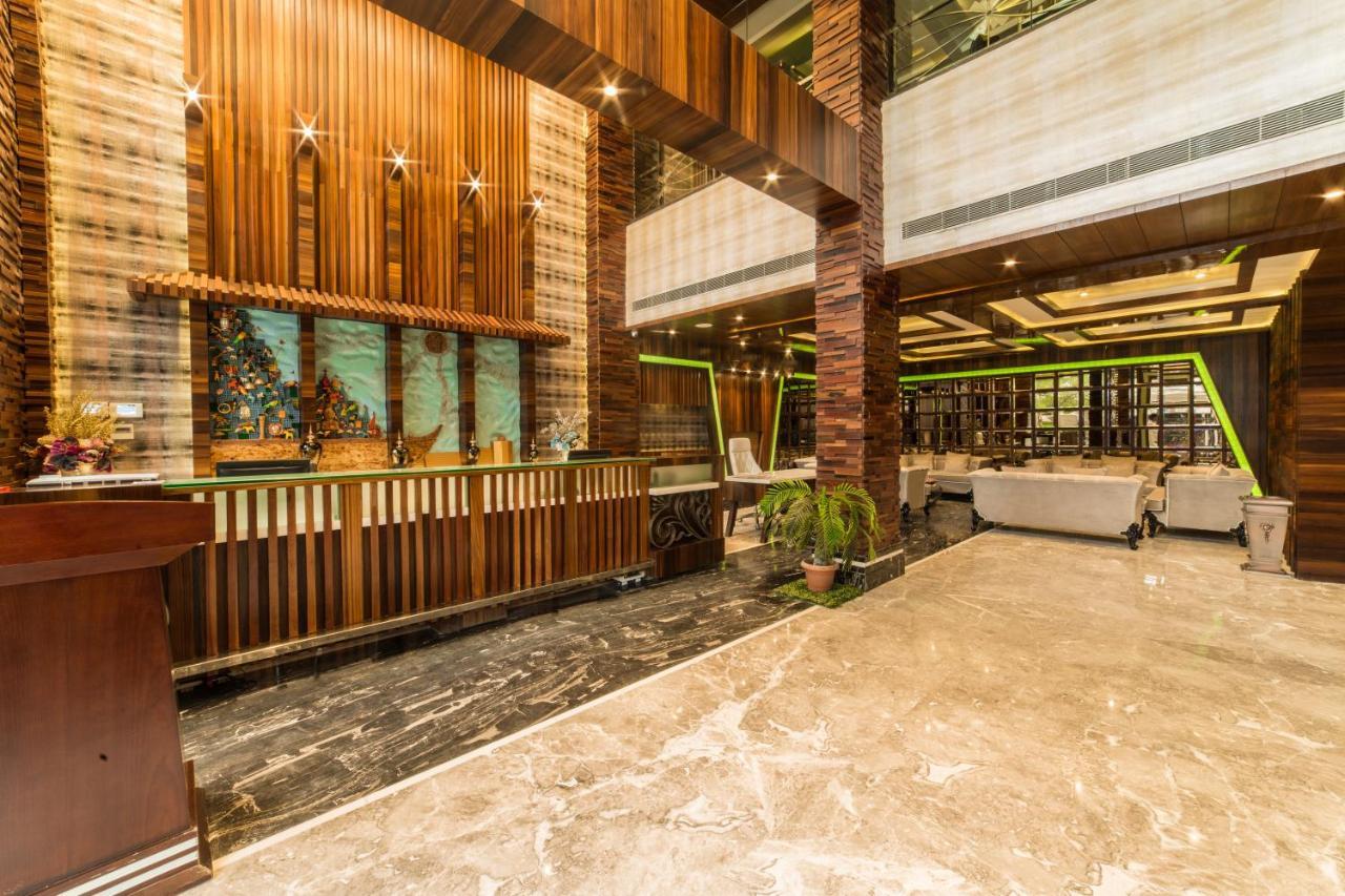 Costa Riviera Hotel Varanasi Exterior foto
