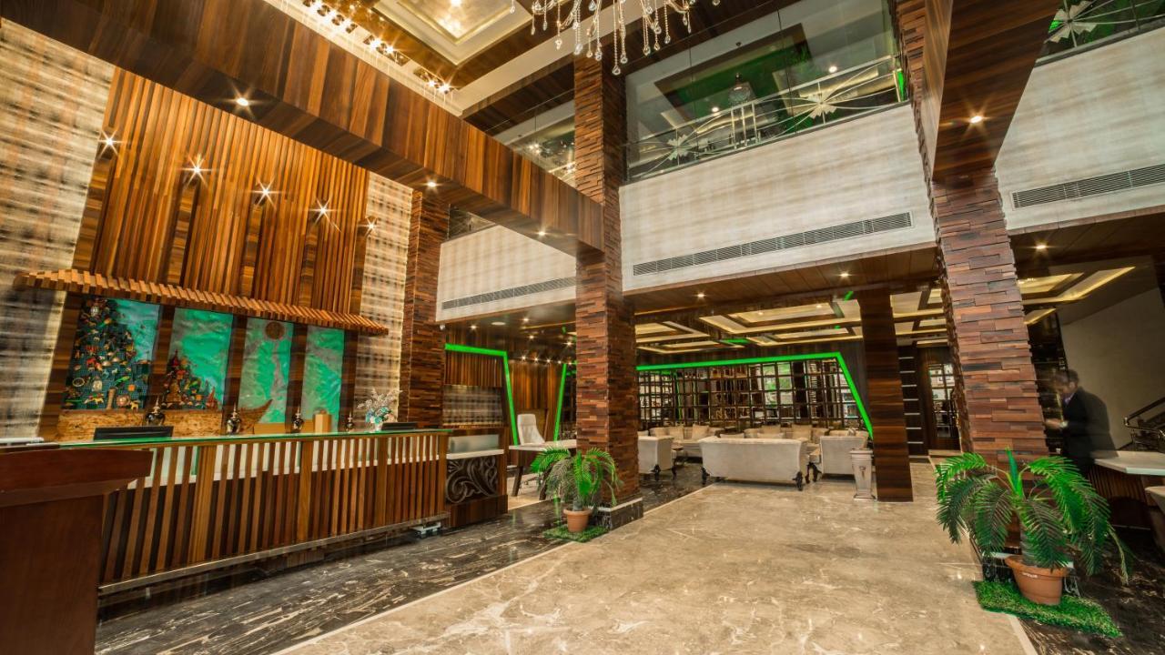 Costa Riviera Hotel Varanasi Exterior foto