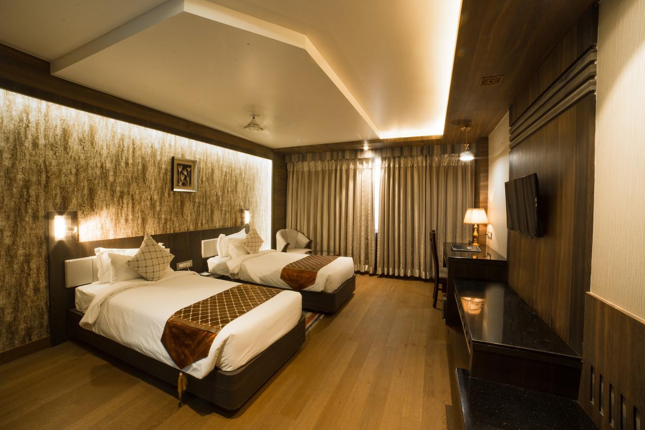 Costa Riviera Hotel Varanasi Exterior foto