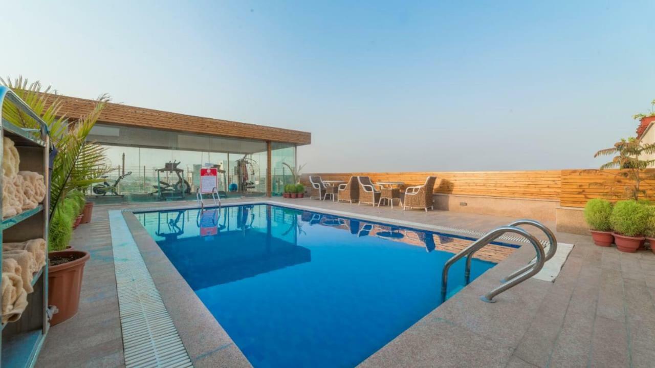 Costa Riviera Hotel Varanasi Exterior foto
