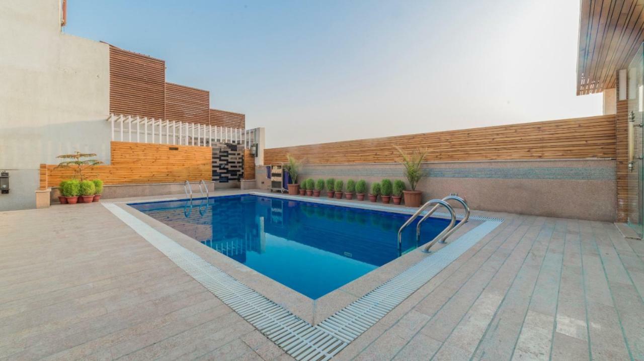 Costa Riviera Hotel Varanasi Exterior foto