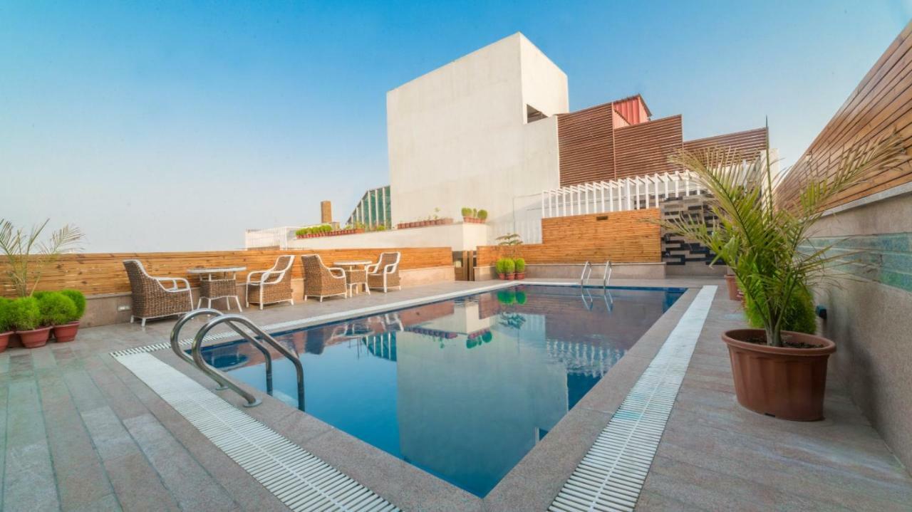 Costa Riviera Hotel Varanasi Exterior foto